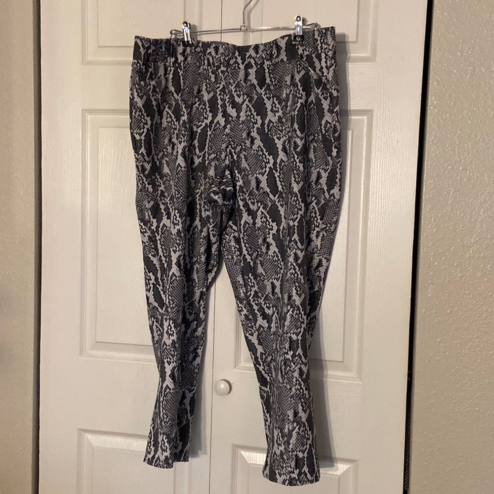 NWOT Eloquii snakeskin pants